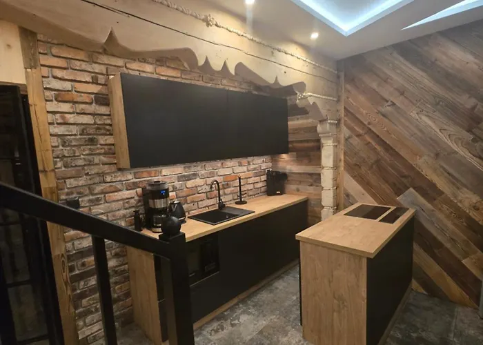 Kryjowka Pod Reglami * زاكوباني